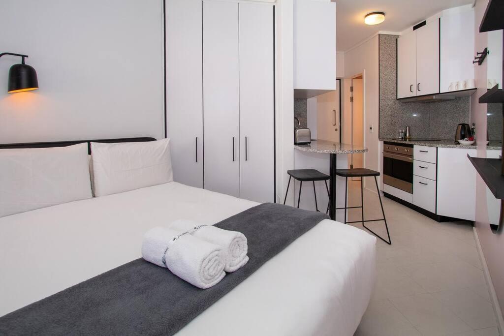 406 Flamingo, Sea Point * Cape Town