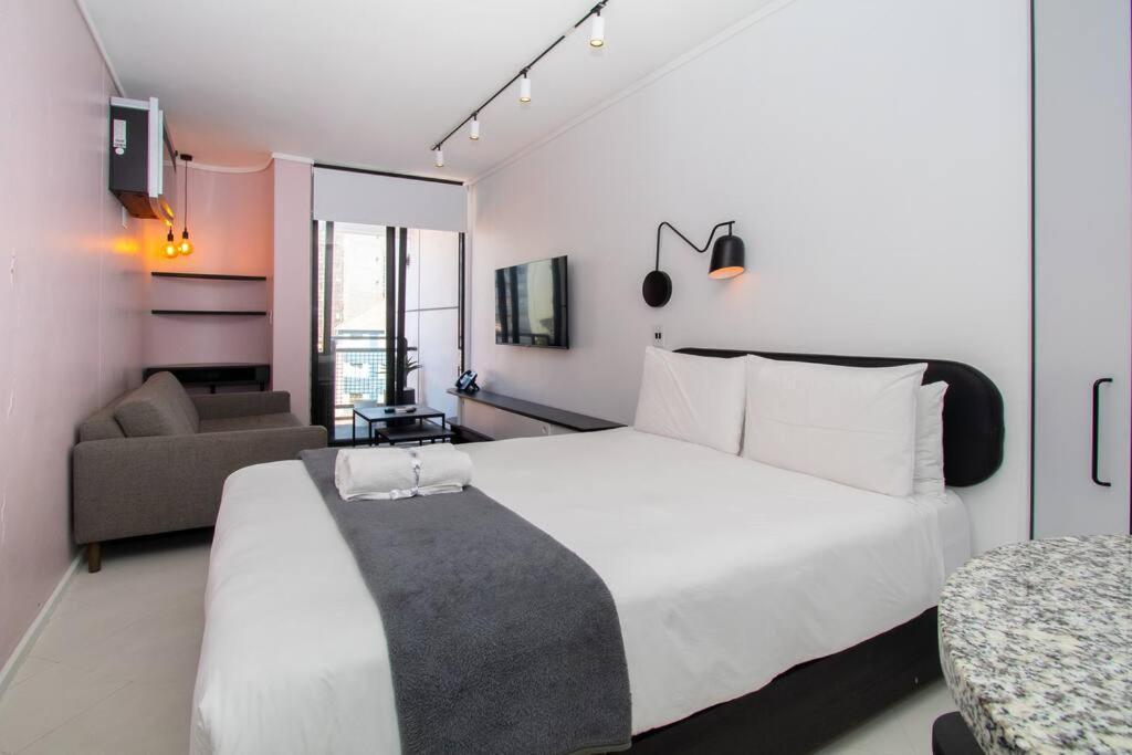 406 Flamingo, Sea Point * Cape Town